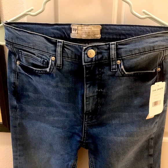 Free People Jeans with Knee Rips, Women's Size 27 L, Denim Blue, New with Tags - Picture 4 of 10